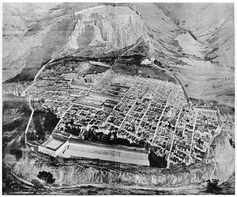 بانوراما لبرييني مرسومة وفق الحفريات الألمانية في 1895–1898: في الأعلى الأكروبول، وفي الأسفل المدينة ذات المخطط الشبكي